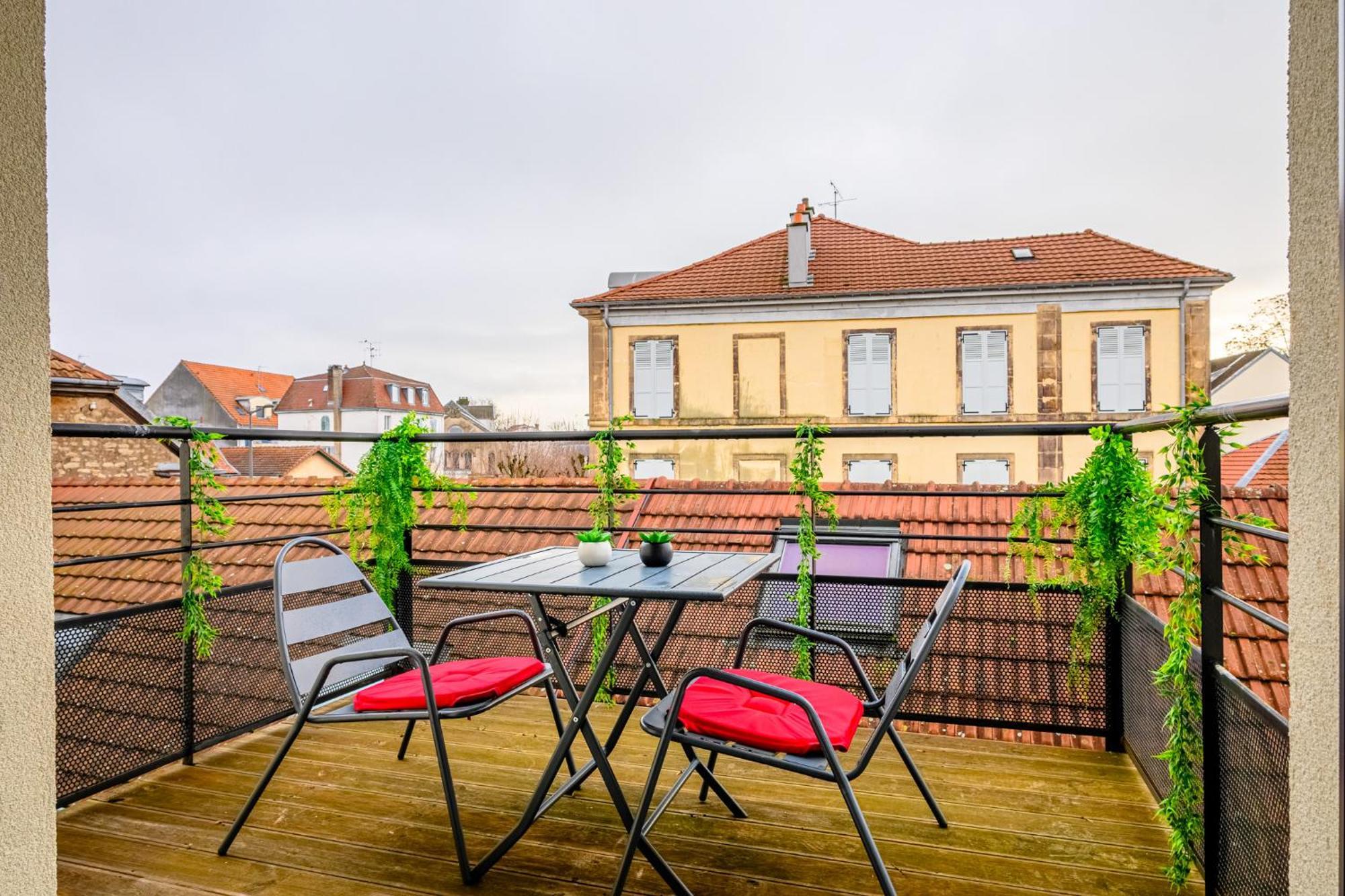 Le Charles Apartment Montbeliard Bagian luar foto