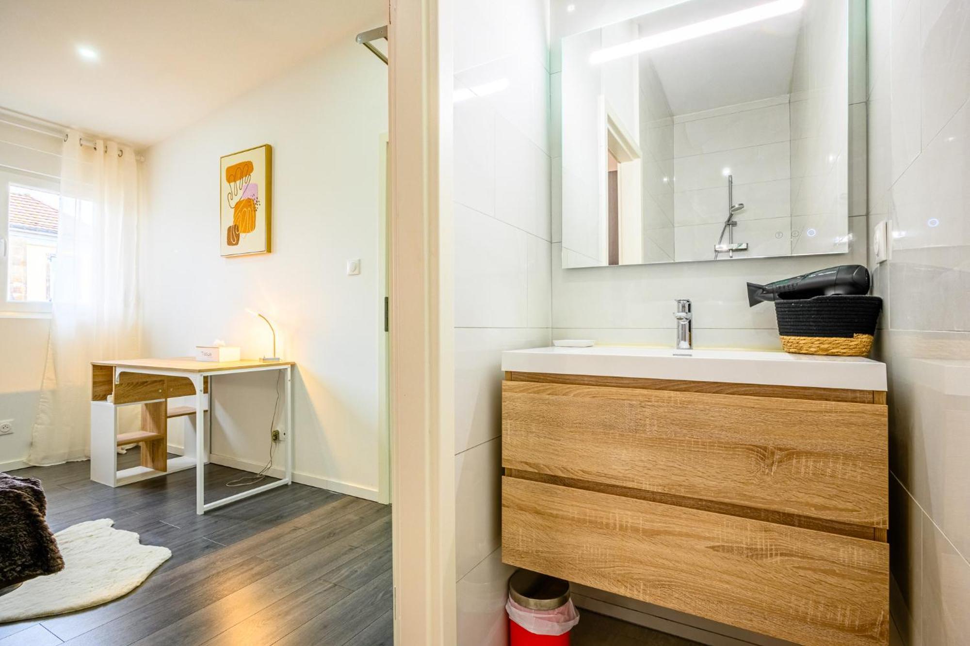 Le Charles Apartment Montbeliard Bagian luar foto