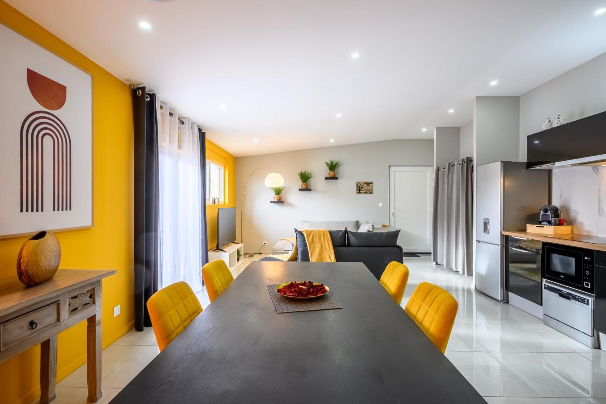 Le Charles Apartment Montbeliard Bagian luar foto