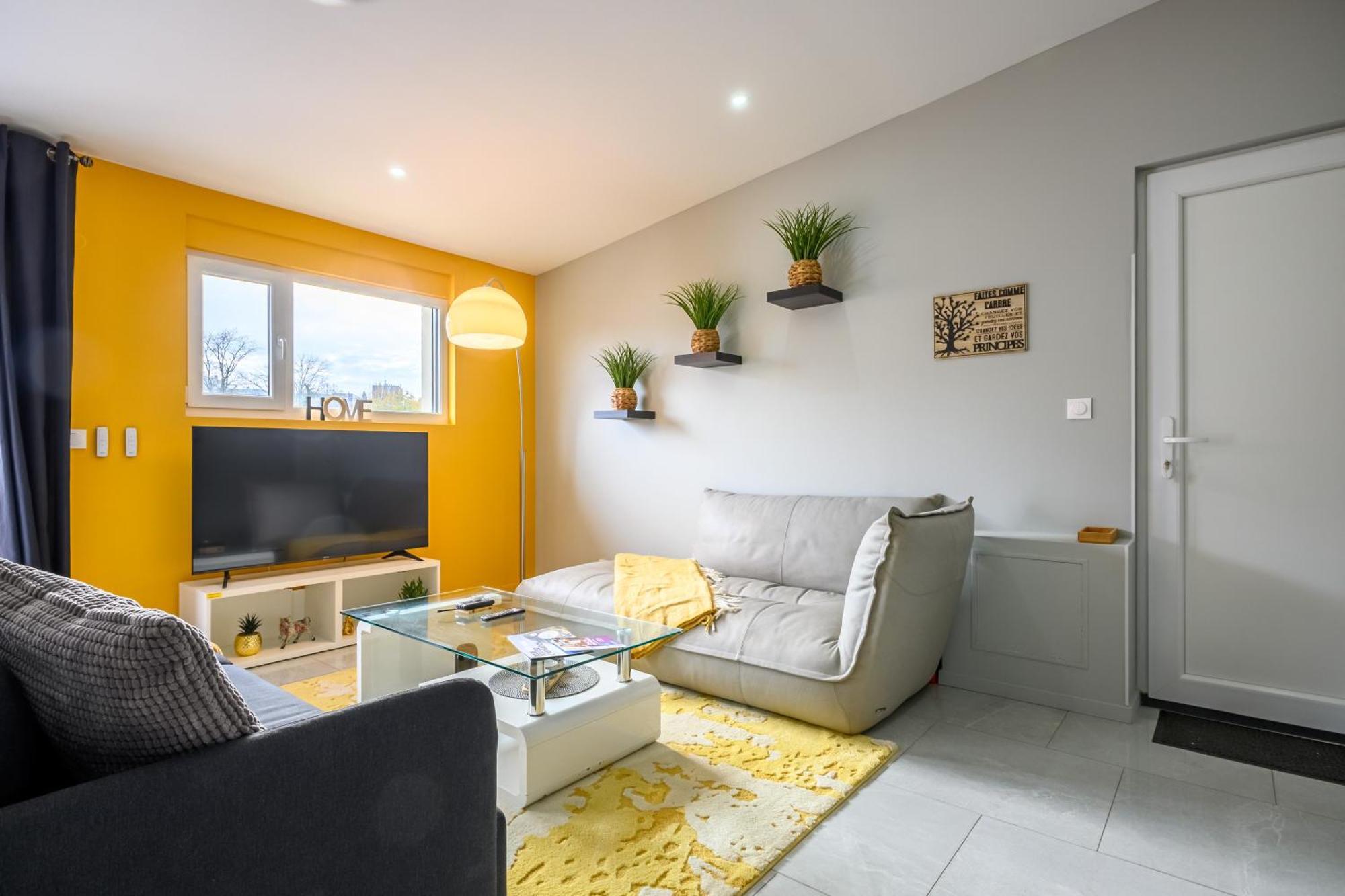 Le Charles Apartment Montbeliard Bagian luar foto