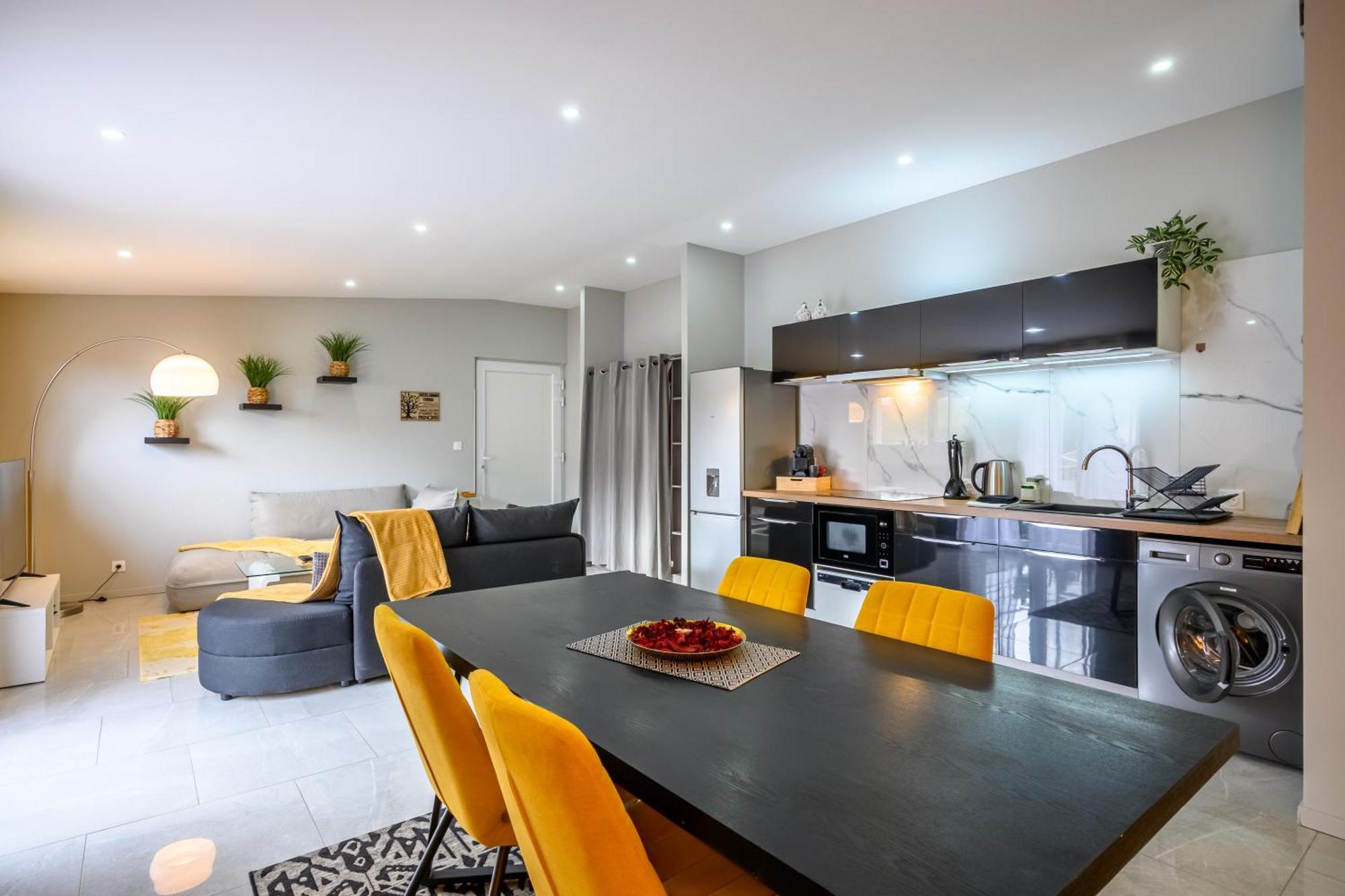 Le Charles Apartment Montbeliard Bagian luar foto