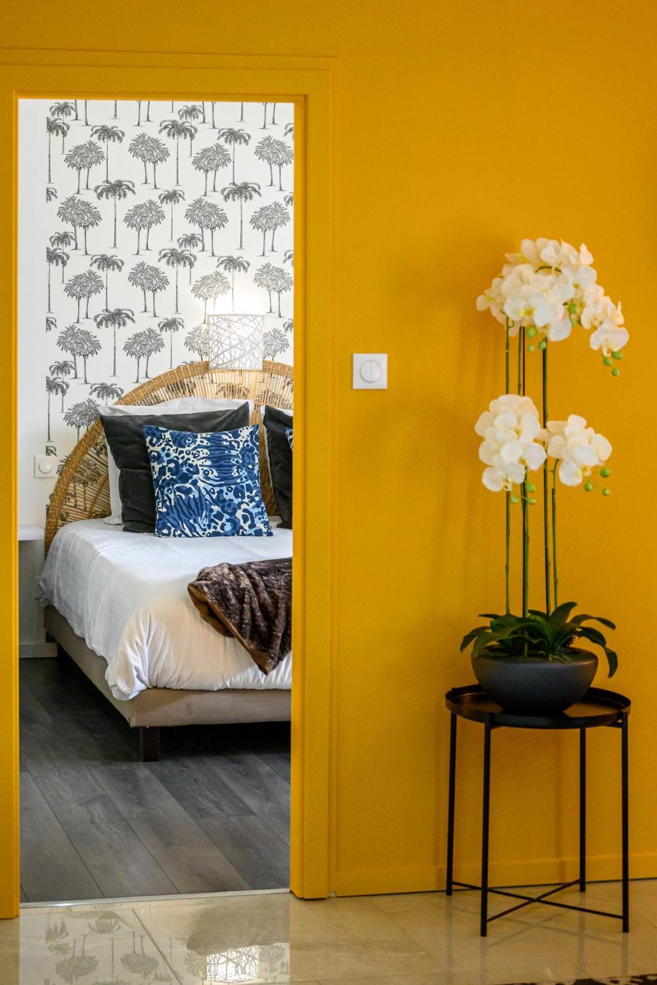 Le Charles Apartment Montbeliard Bagian luar foto