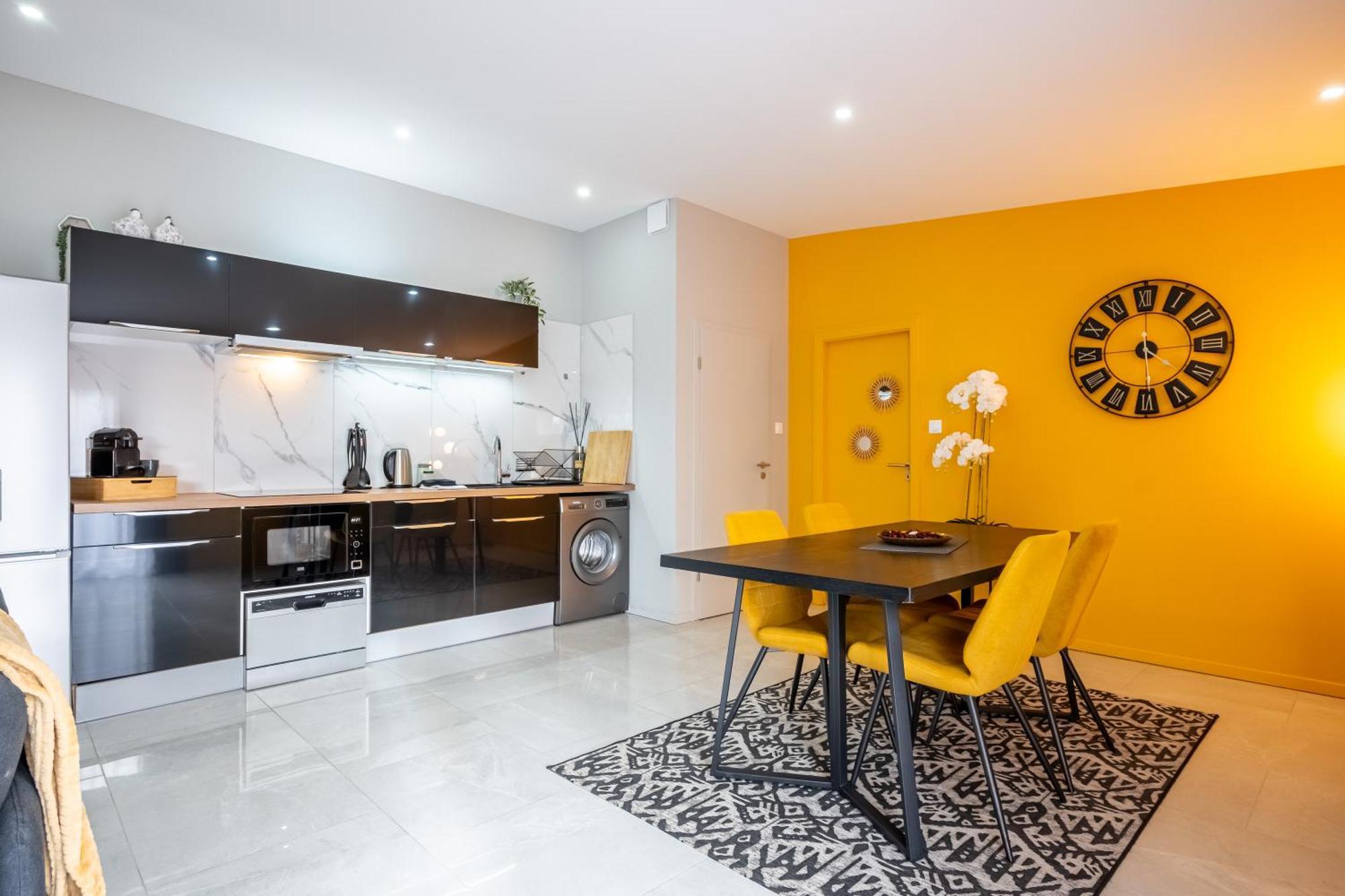 Le Charles Apartment Montbeliard Bagian luar foto